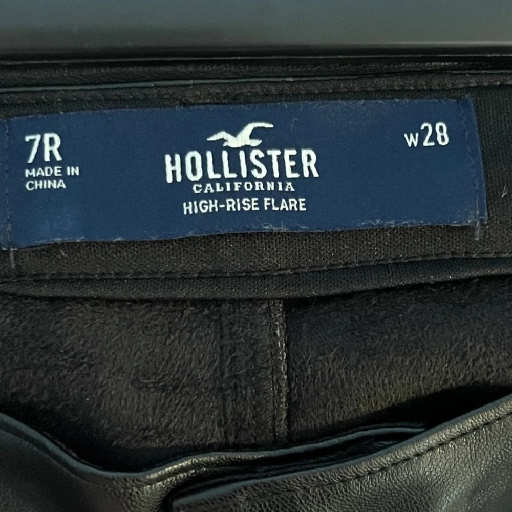 Hollister High-Rise Flare Black Soft Faux Leather Pants Size 7R (W28) Inseam 31” - Picture 4 of 6